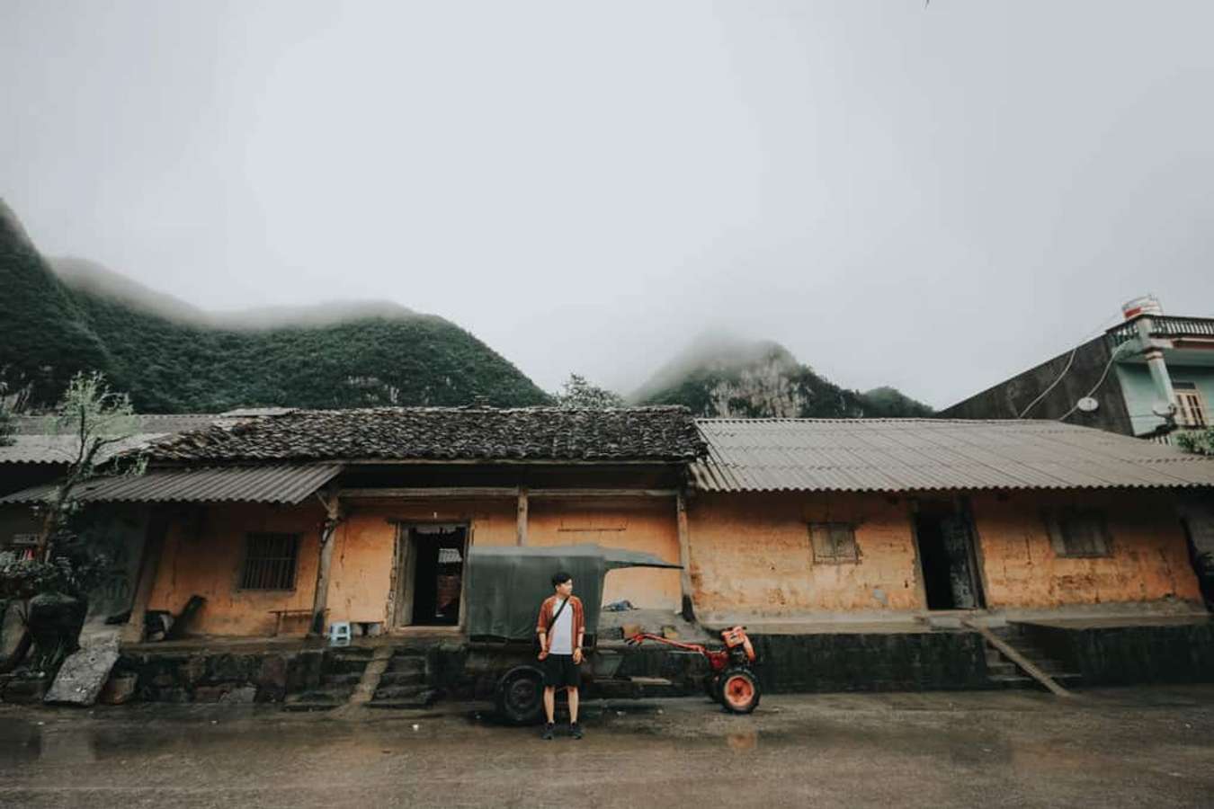 Hà Giang mây luôn là một trong những điểm đến tuyệt vời nhất được nhiều du khách yêu thích. Với những nắm sương mù đong đưa bên núi rừng xanh ngát, không gian ở đây đích thực sẽ mang đến cho bạn cảm giác như đang đứng giữa một bức tranh thật sự sống động và huyền ảo.