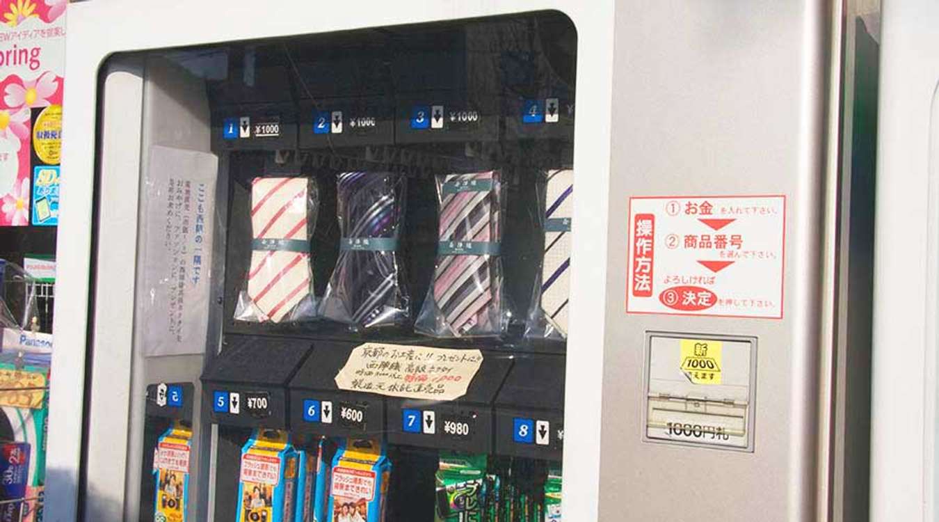 Nacktie Vending Machine