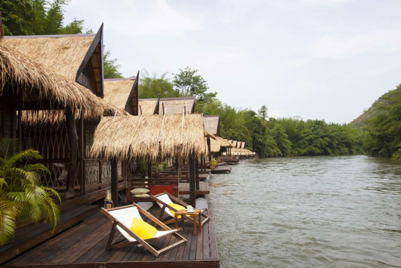 ที่พักแพริมแม่น้ำ กาญจนบุรี - สถานที่เที่ยวในกาญจนบุรี