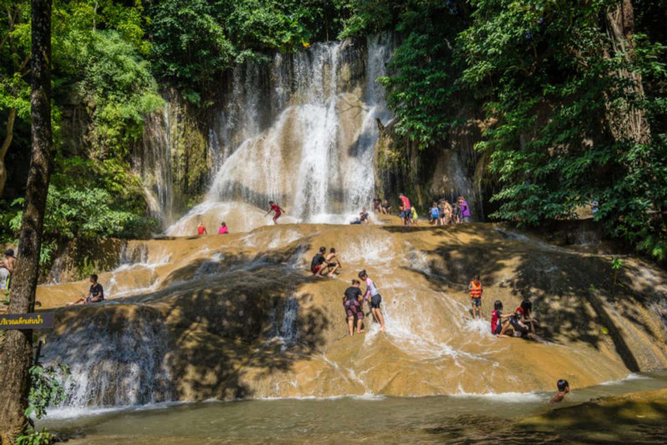 เที่ยวน้ำตกกาญจนบุรี น้ำตกไทรโยคน้อย น้ำตกไทรโยคใหญ่ - สถานที่เที่ยวในกาญจนบุรี