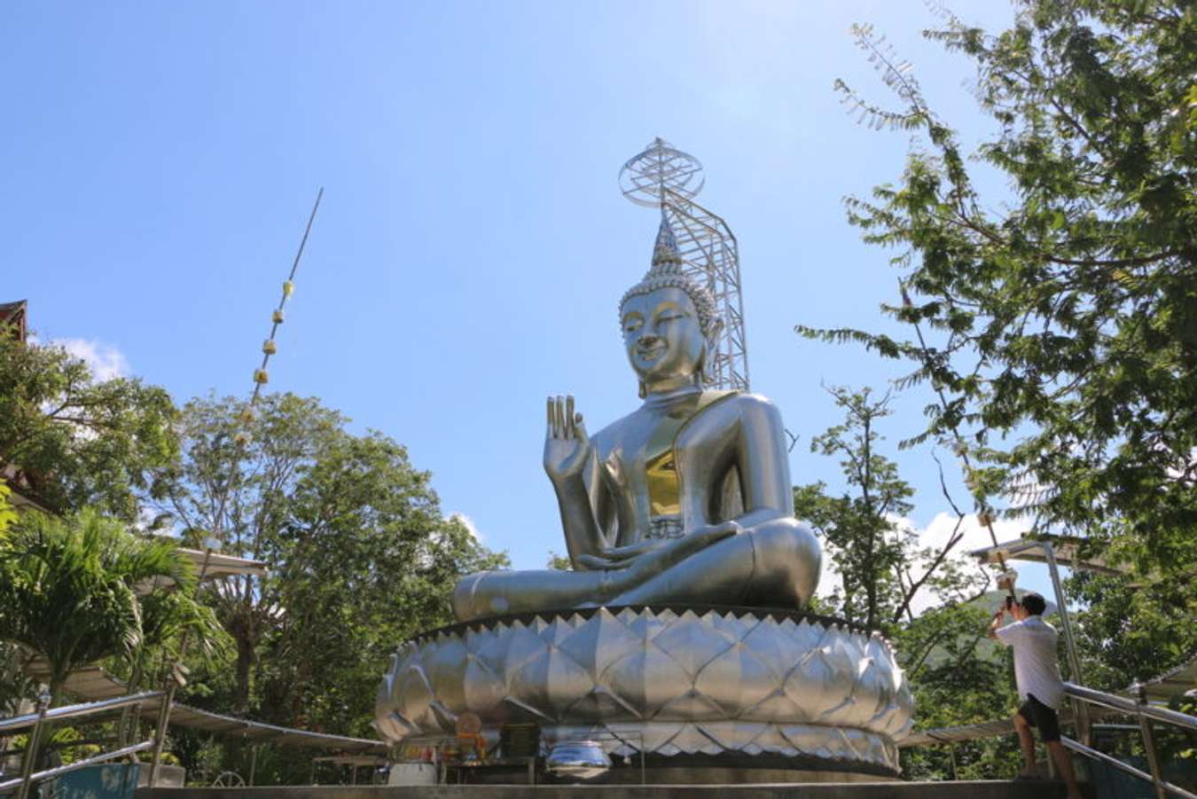 วัดป่าลำขาแข้ง โบสถ์สแตนเลส - สถานที่เที่ยวในกาญจนบุรี