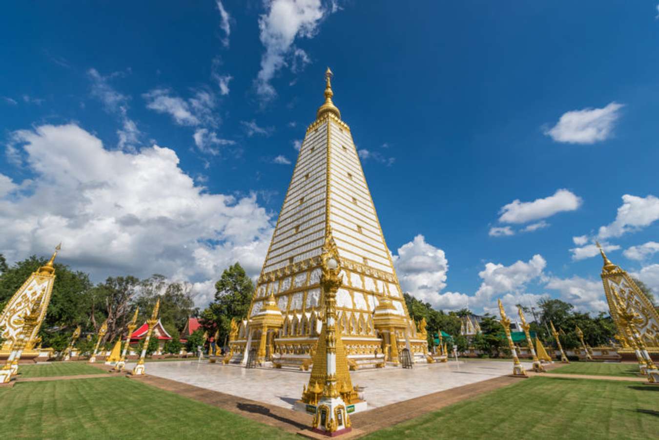 วัดพระธาตุหนองบัว - สถานที่เที่ยวในอุบล