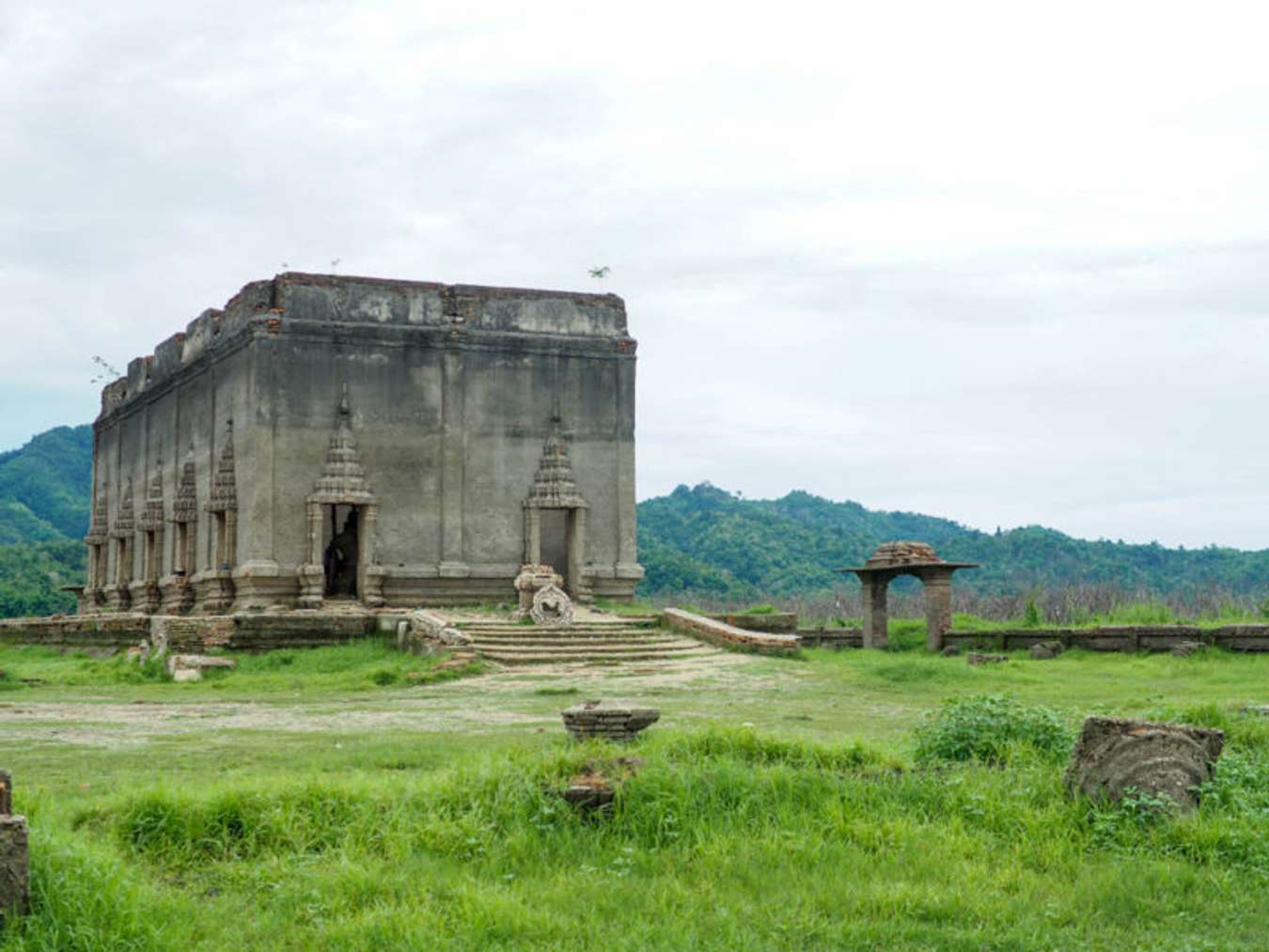 เมืองบาดาล วัดวังก์วิเวการามเก่า กาญจนบุรี - สถานที่เที่ยวในกาญจนบุรี