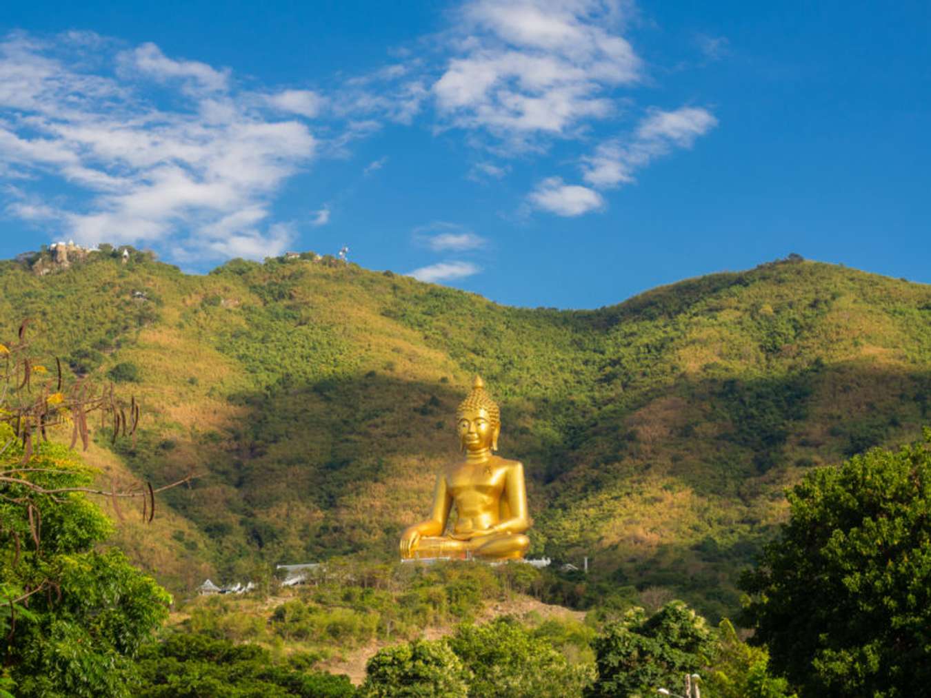 วัดเขาวงพระจันทร์ - สถานที่เที่ยวในลพบุรี