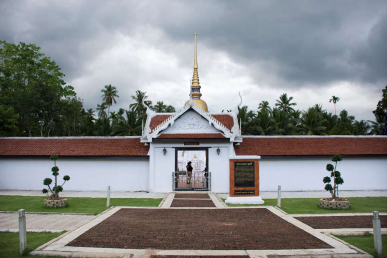 วัดพระธาตุสวี - สถานที่เที่ยวชุมพร