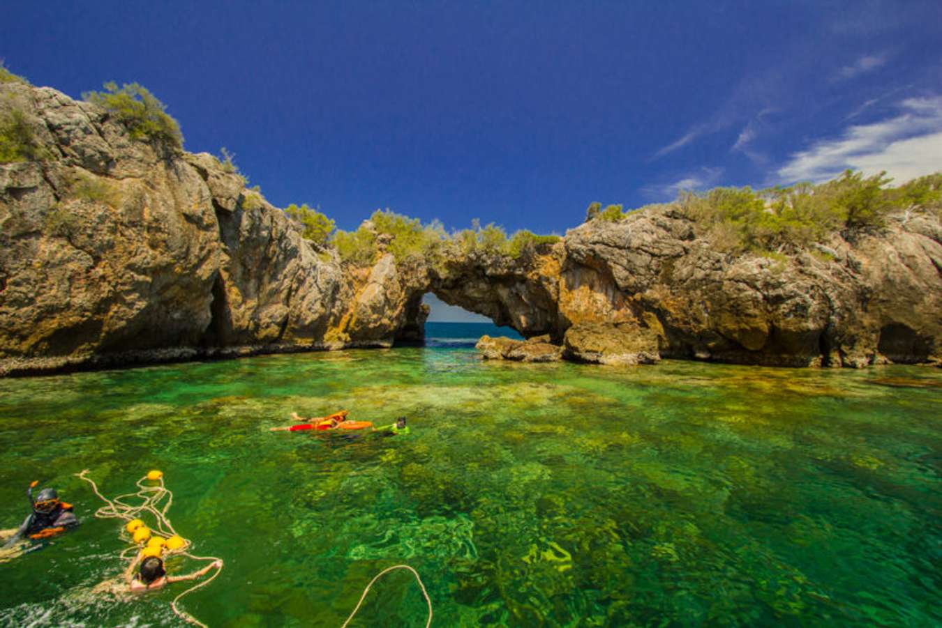 เกาะทะลุ - สถานที่เที่ยวชุมพร