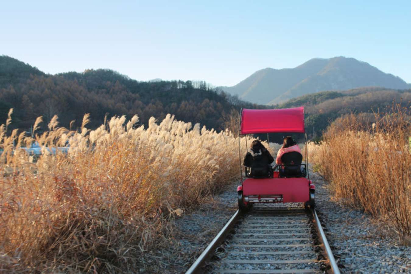 ปั่นจักรยานรถไฟคังชอนเรลไบค์ (Gangchon Rail Bike) - เกาหลี