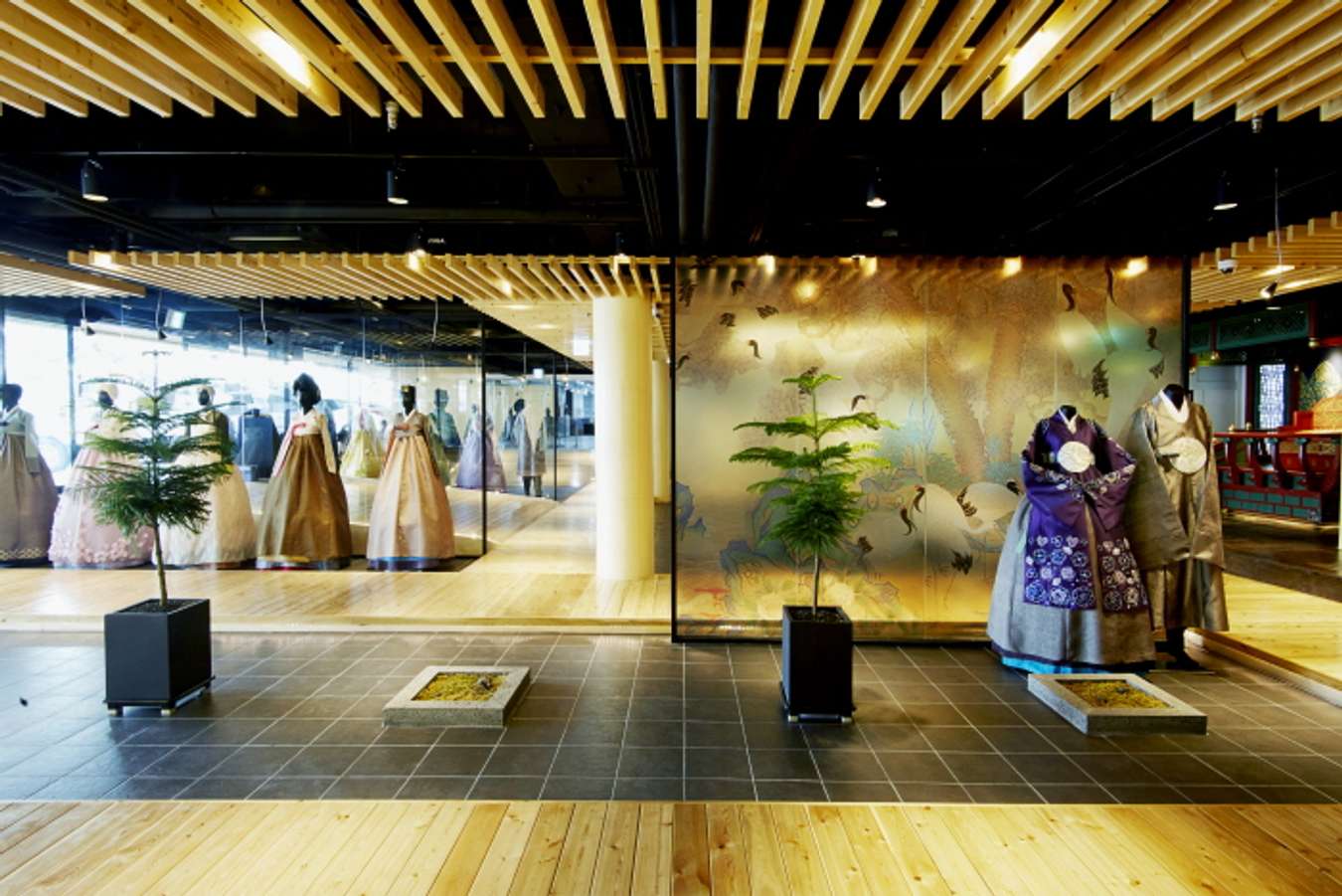 ศูนย์วัฒนธรรมด้านชุดฮันบก (Namsan Seoul Tower Hanbok Culture Experience Center) - เกาหลี