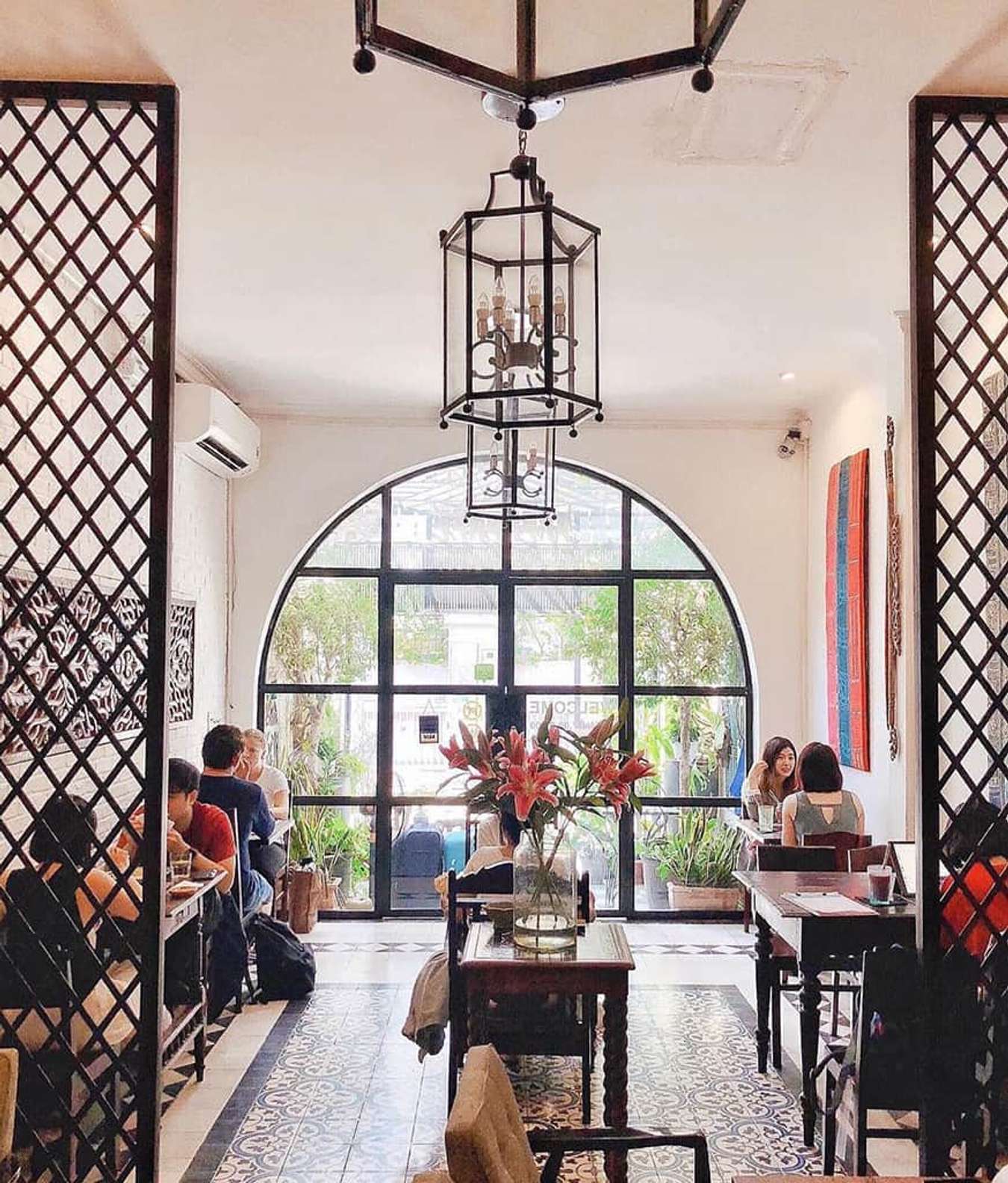 quán cafe đẹp ở sài gòn - the vintage emporium