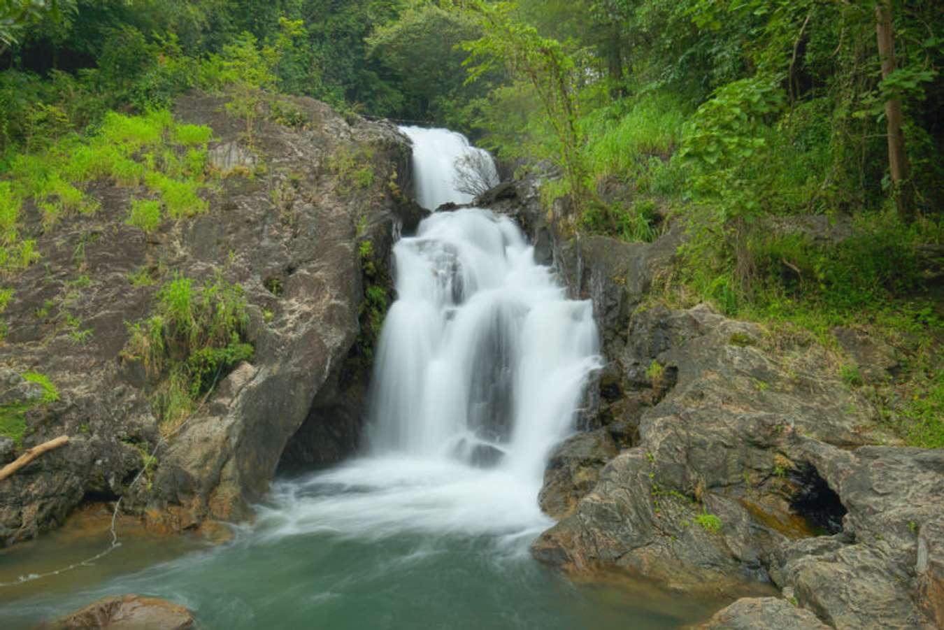 น้ำตกสาริกา - สถานที่เที่ยวนครนายก