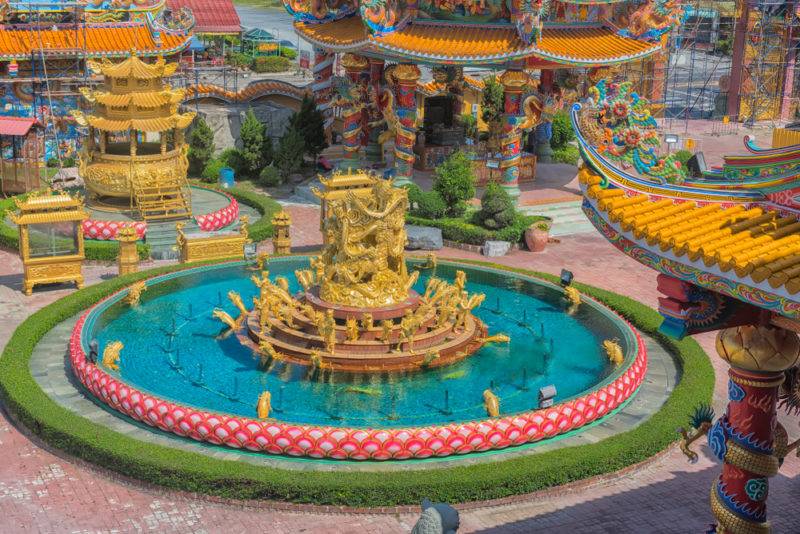 วิหารเทพสถิตพระกิติเฉลิม - สถานที่เที่ยวบางแสน