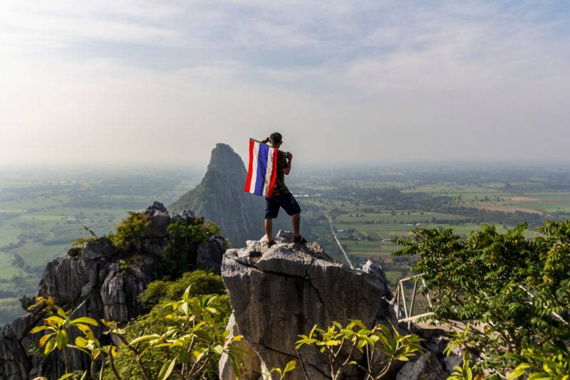 เขาหน่อ เขาแก้ว - สถานที่เที่ยวนครสวรรค์