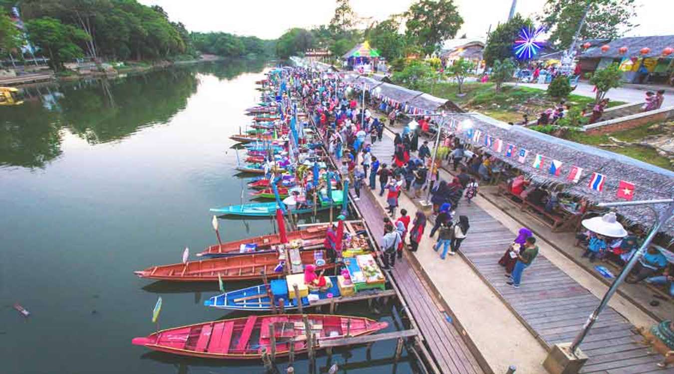 Khlong Tom Market