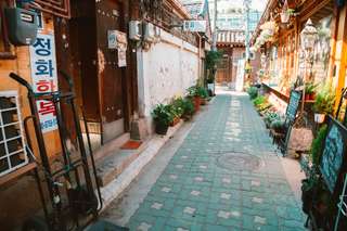 Get Lost in Ikseon-dong, a Hidden Gem in Seoul, Koosandriyani