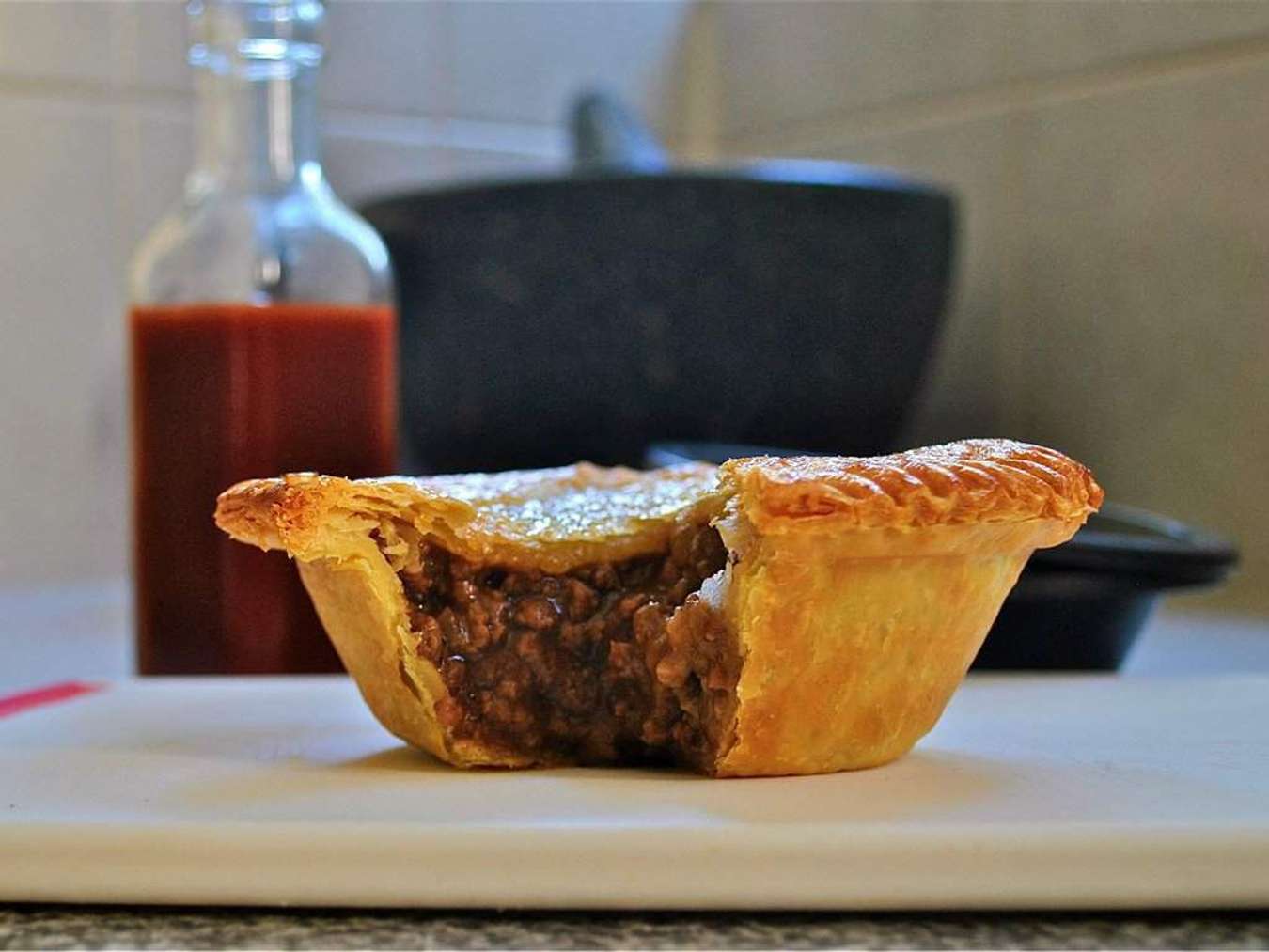 Ăn gì ở Sydney? Bánh nướng meat pie