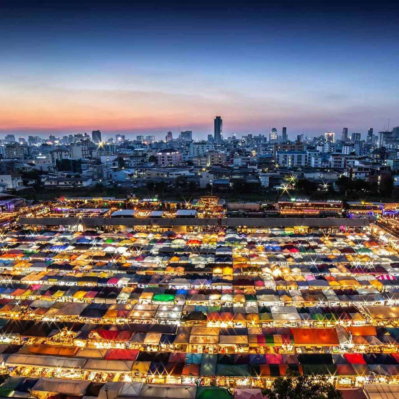 chơ đêm bangkok-Train Night Market - Ratchada-Talad Rot Fai