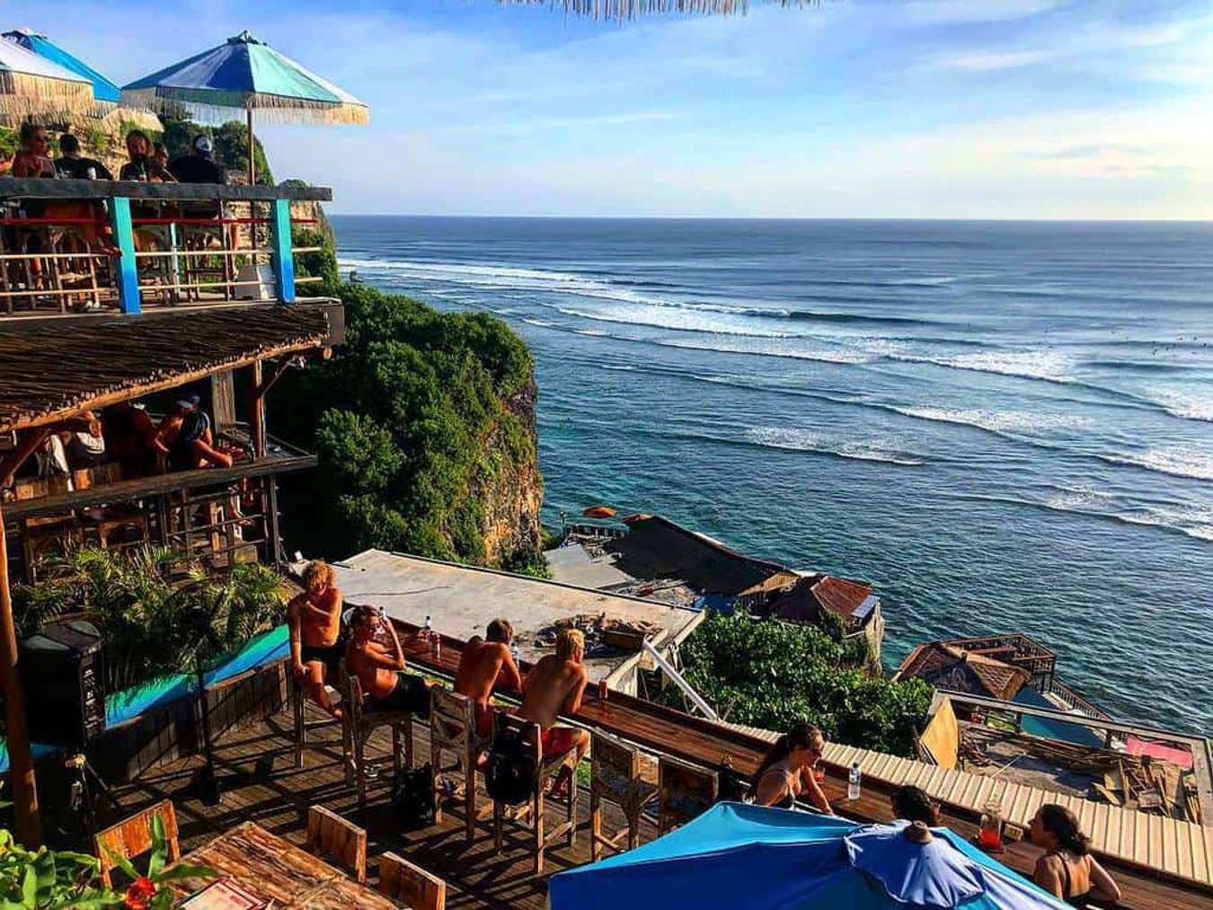 chơi gì ở bali-uluwatu-Single Fin beach club