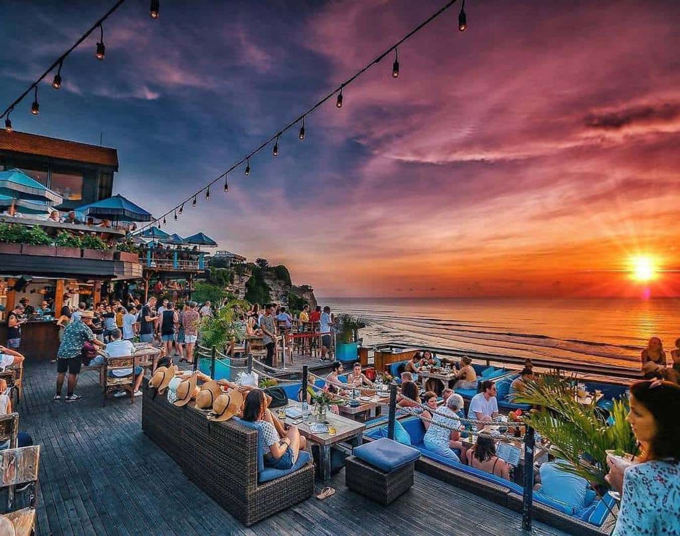 chơi gì ở bali-uluwatu-Single Fin beach club