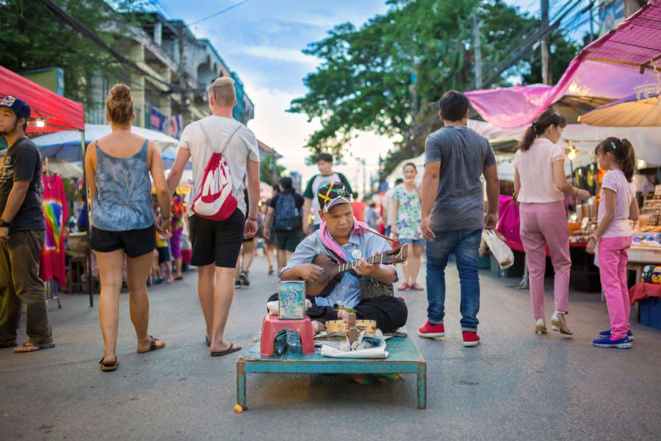 ถนนคนเดินวัวลาย - ที่เที่ยวในเมืองเชียงใหม่