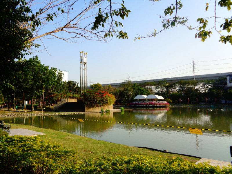 อุทยานมกุฏรมยสราญ - สถานที่เที่ยวนนทบุรี 