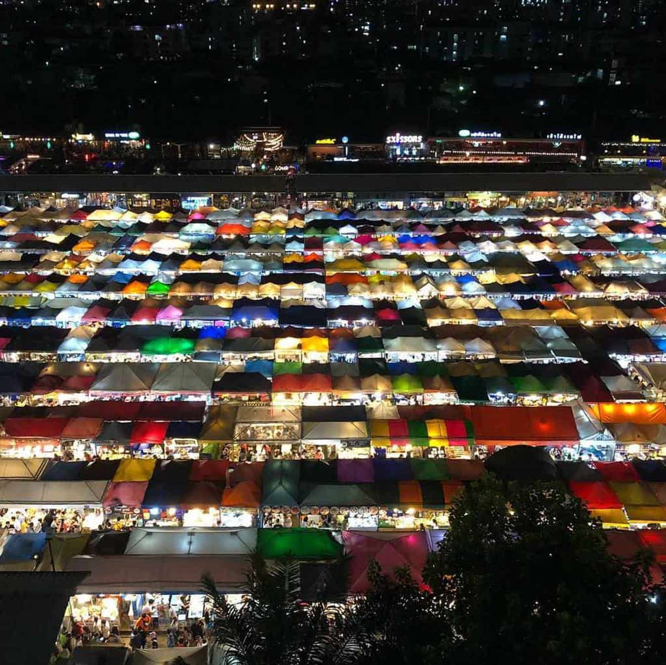 Chợ đêm Rot Fai - Ăn gì ở Bangkok?