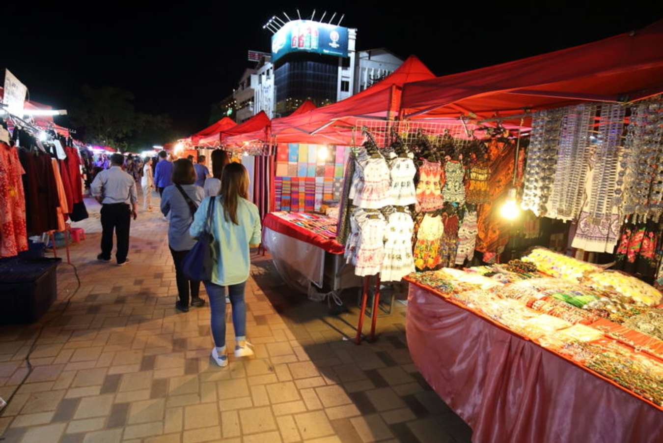 ตลาดนัดกลางคืนเวียงจันทน์ (Vientiane Night Market and Vientiane Night Street)