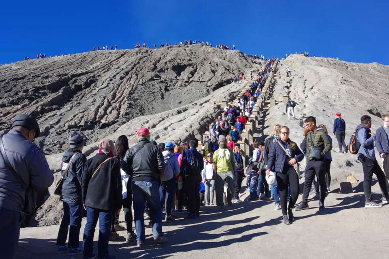 Leo núi lửa Bromo Indonesia 