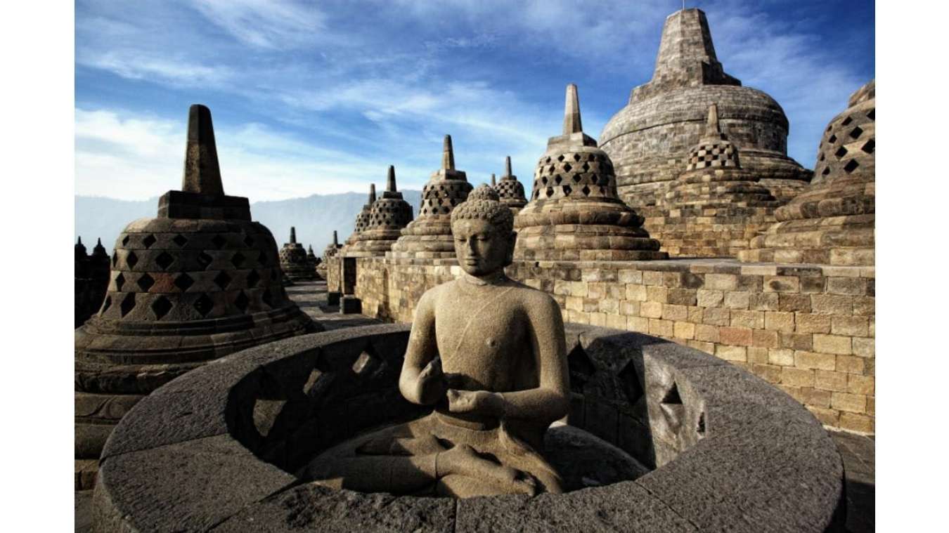 Candi Borobudur - Wisata sejarah di Indonesia