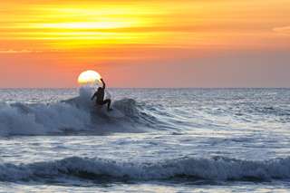 Belajar Berselancar di Kuta bersama Rip Curl School of Surf, Michelle Sonya