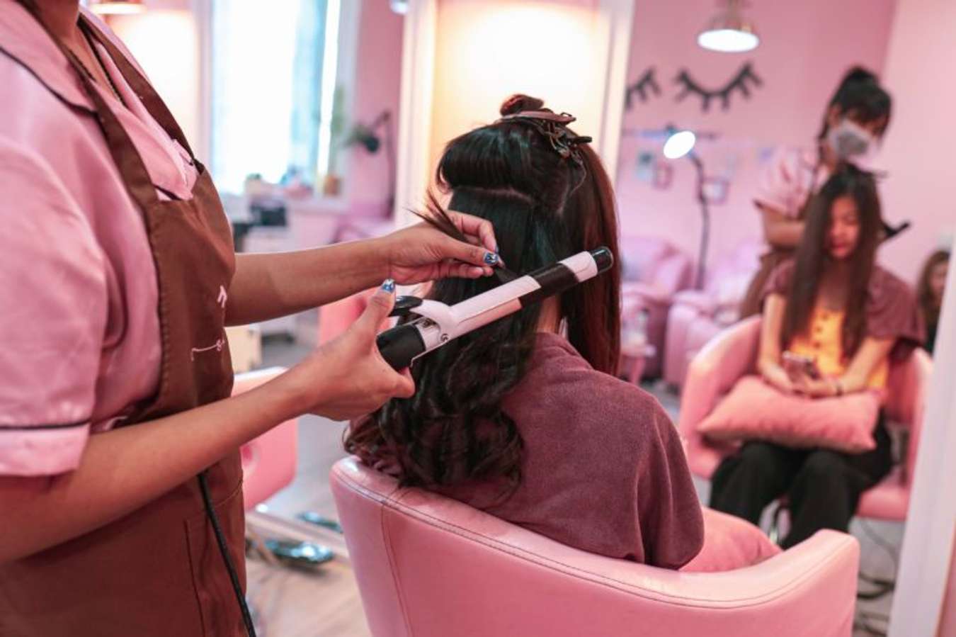 Sleep Salon BKK ซาลอนสีชมพูสำหรับสายหวาน เปลี่ยนสาวๆ ให้สวยใสตั้งแต่หัว