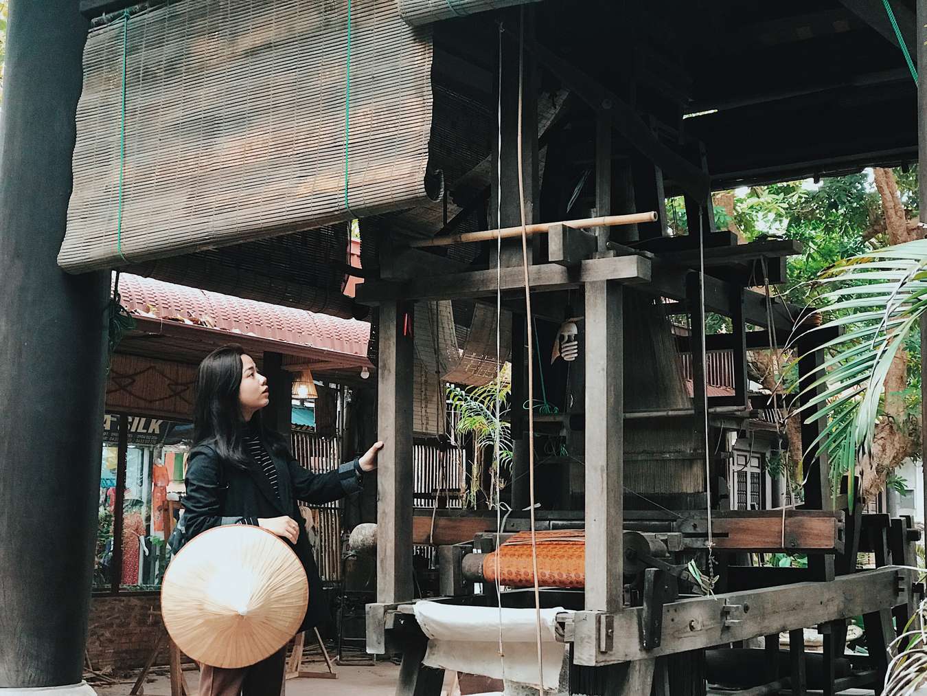 Ghé thăm làng Vạn Phúc - cái nôi lụa gấm của Việt Nam - giữa lòng thủ ...