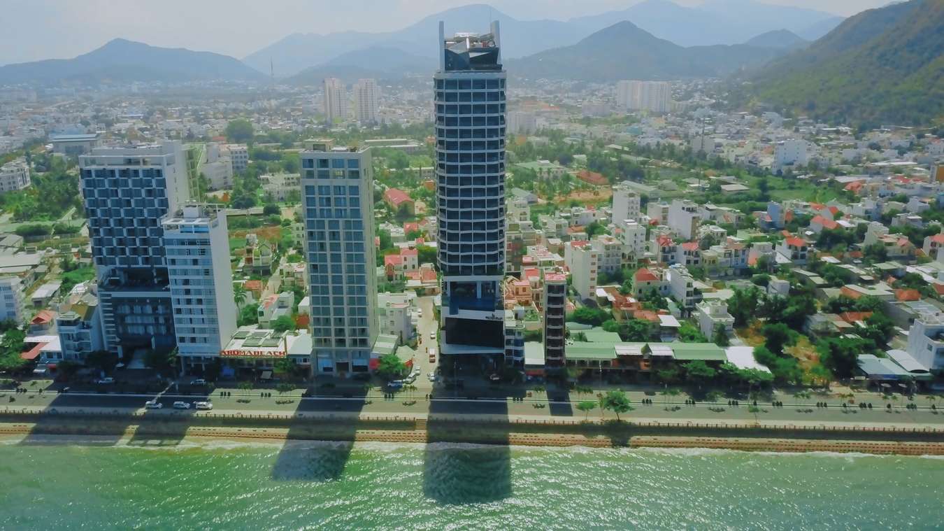 Khách sạn Nha Trang gần biển - Royal Beach Boton Blue Hotel and Spa