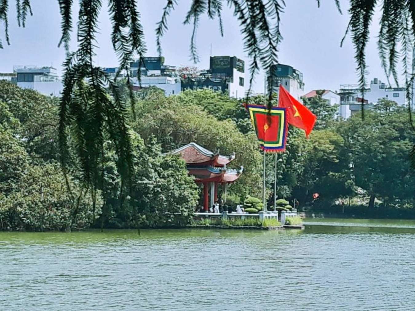 ทะเลสาบฮหว่านเกียม (Hoan Kiem Lake) - เที่ยวฮานอย