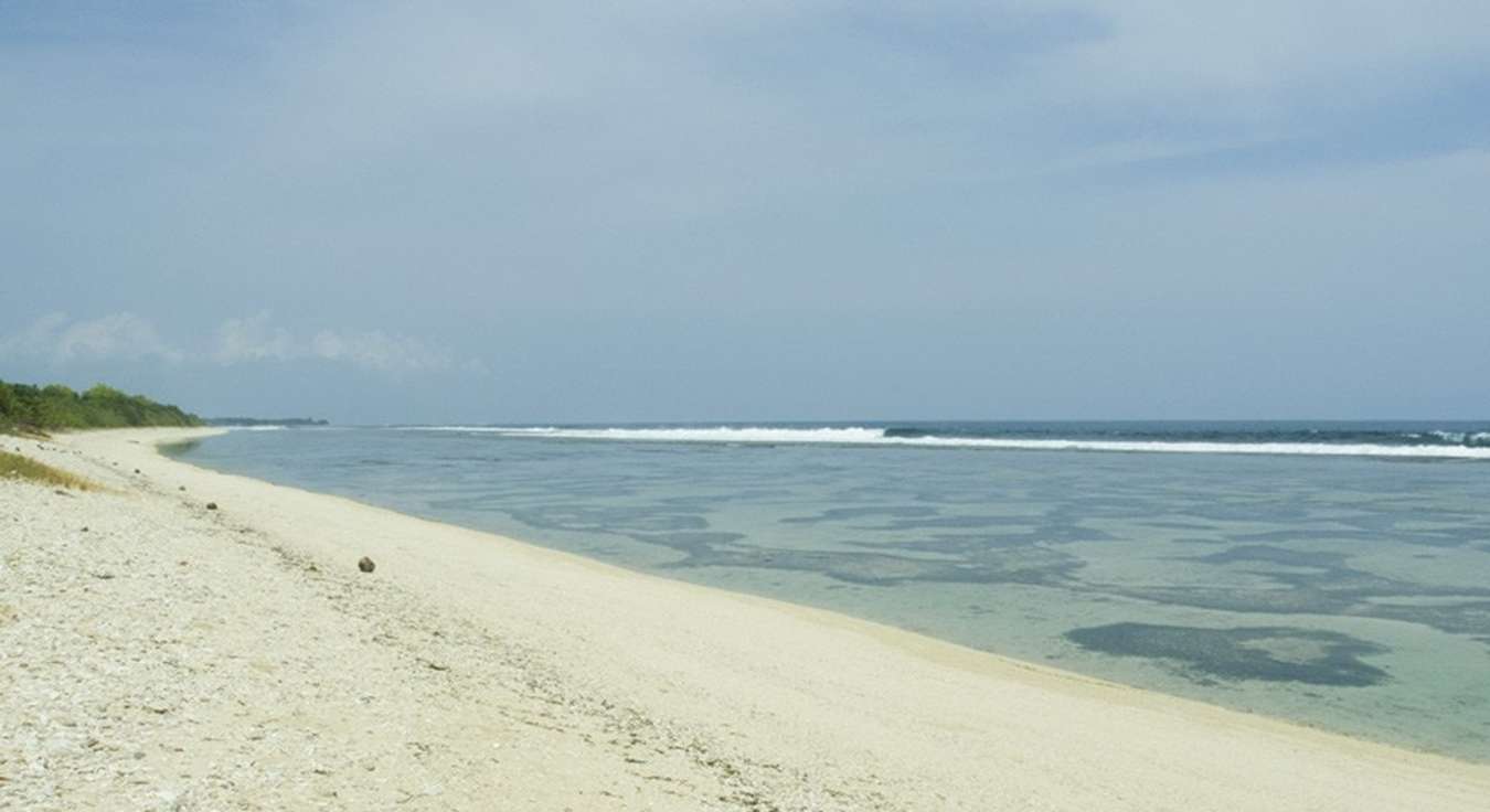 Pantai Pasir Putih Terindah di Indonesia - Pantai Ujung Genteng