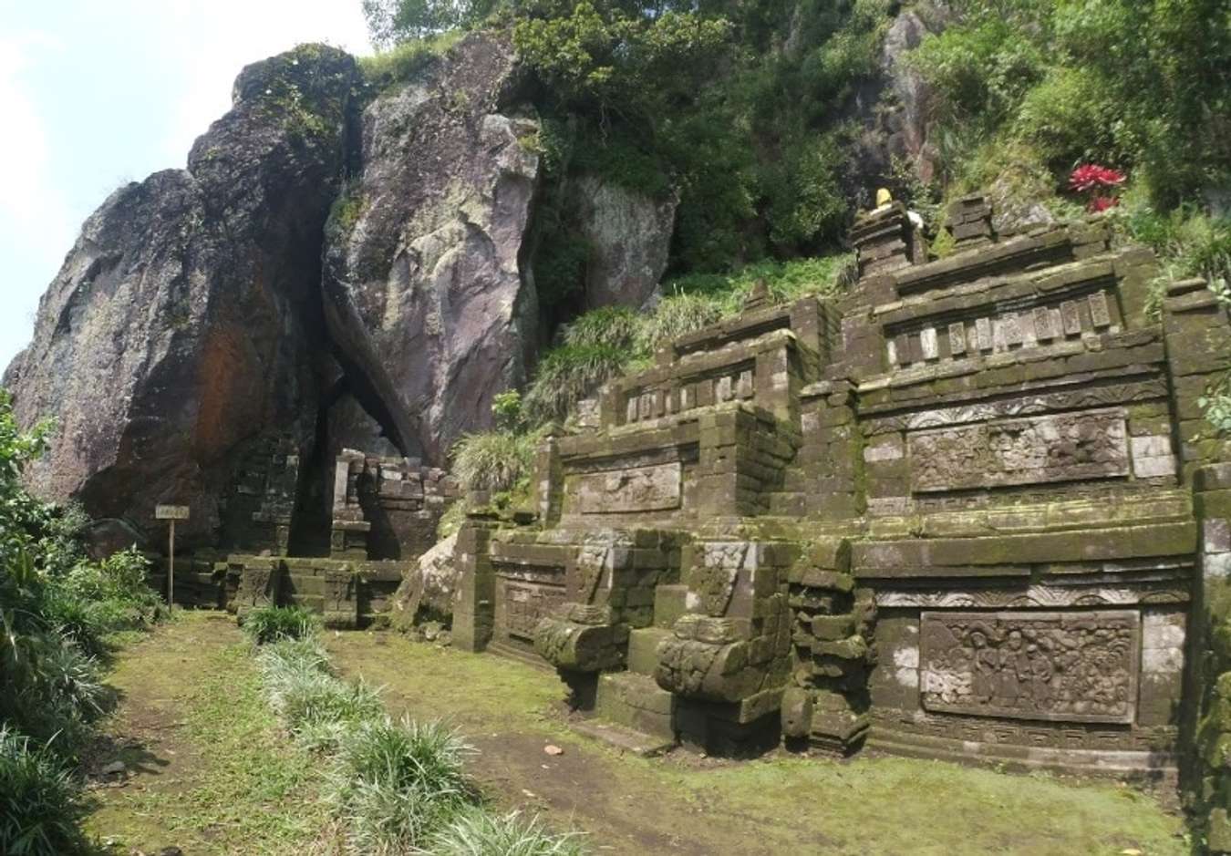 8 Candi di Jawa Timur Ini Tawarkan Wisata Sejarah Seru