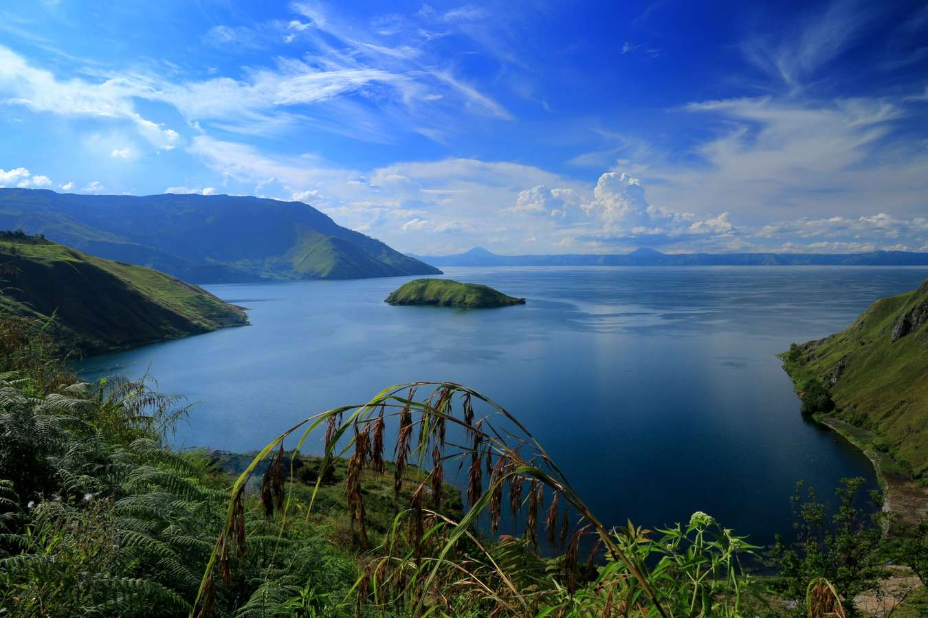 Destinasi wisata keindahan alam Indonesia - Danau Toba