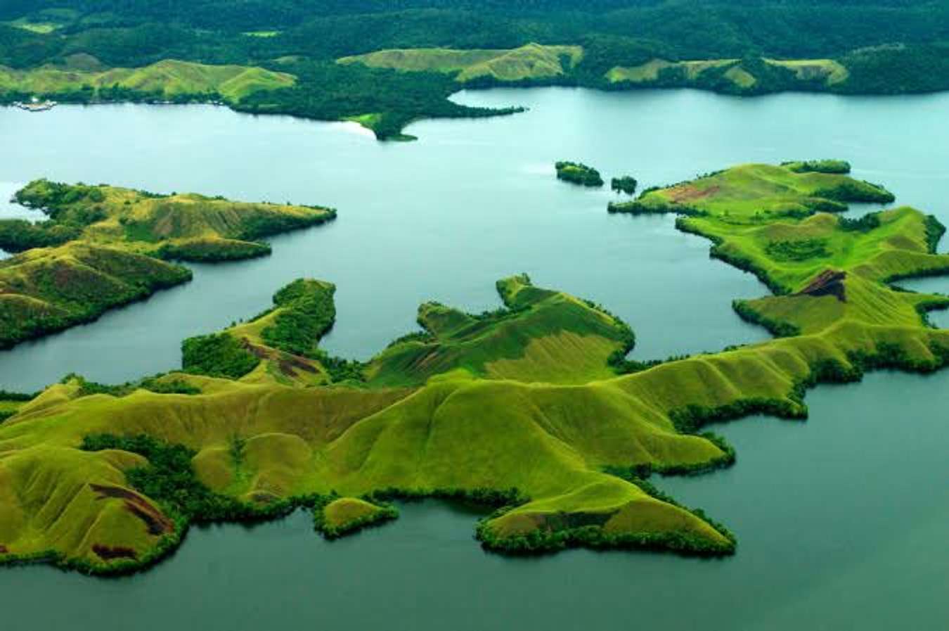 Destinasi wisata keindahan alam Indonesia - Danau Sentani