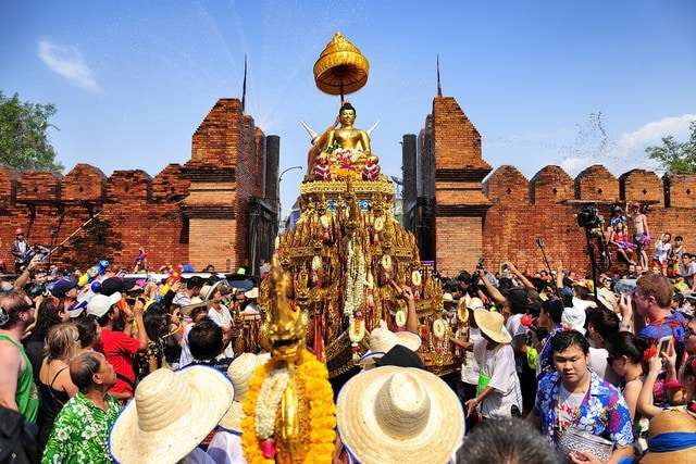 Ketahui 7 Hal Penting Ini Sebelum Berangkat ke Festival Songkran di Thailand, Traveloka Team