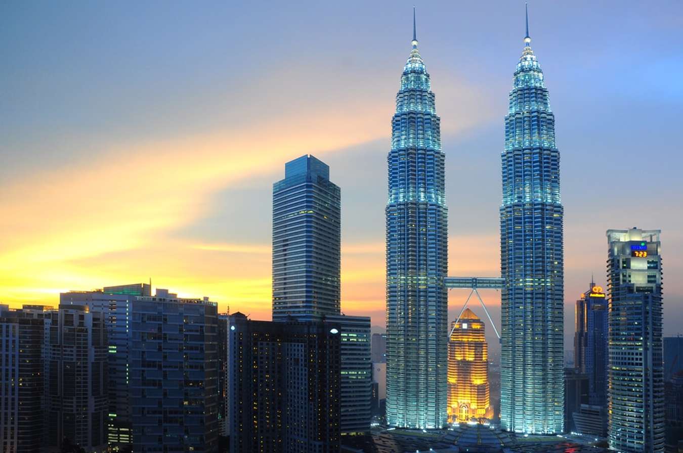 Menara Petronas Malaysia - Negara Untuk Liburan Akhir Tahun