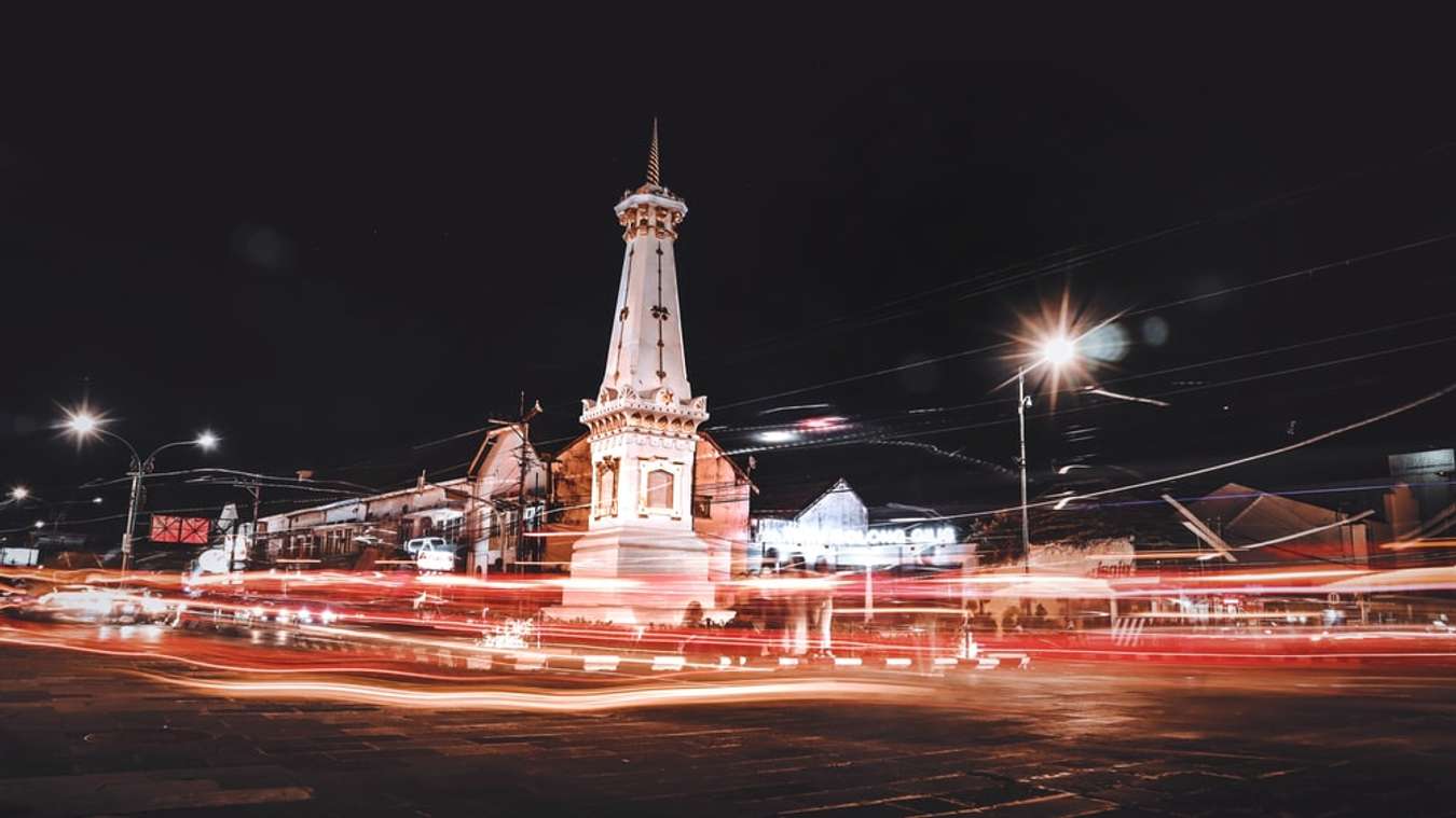 Wisata Malam di Jogja - Tugu Jogja