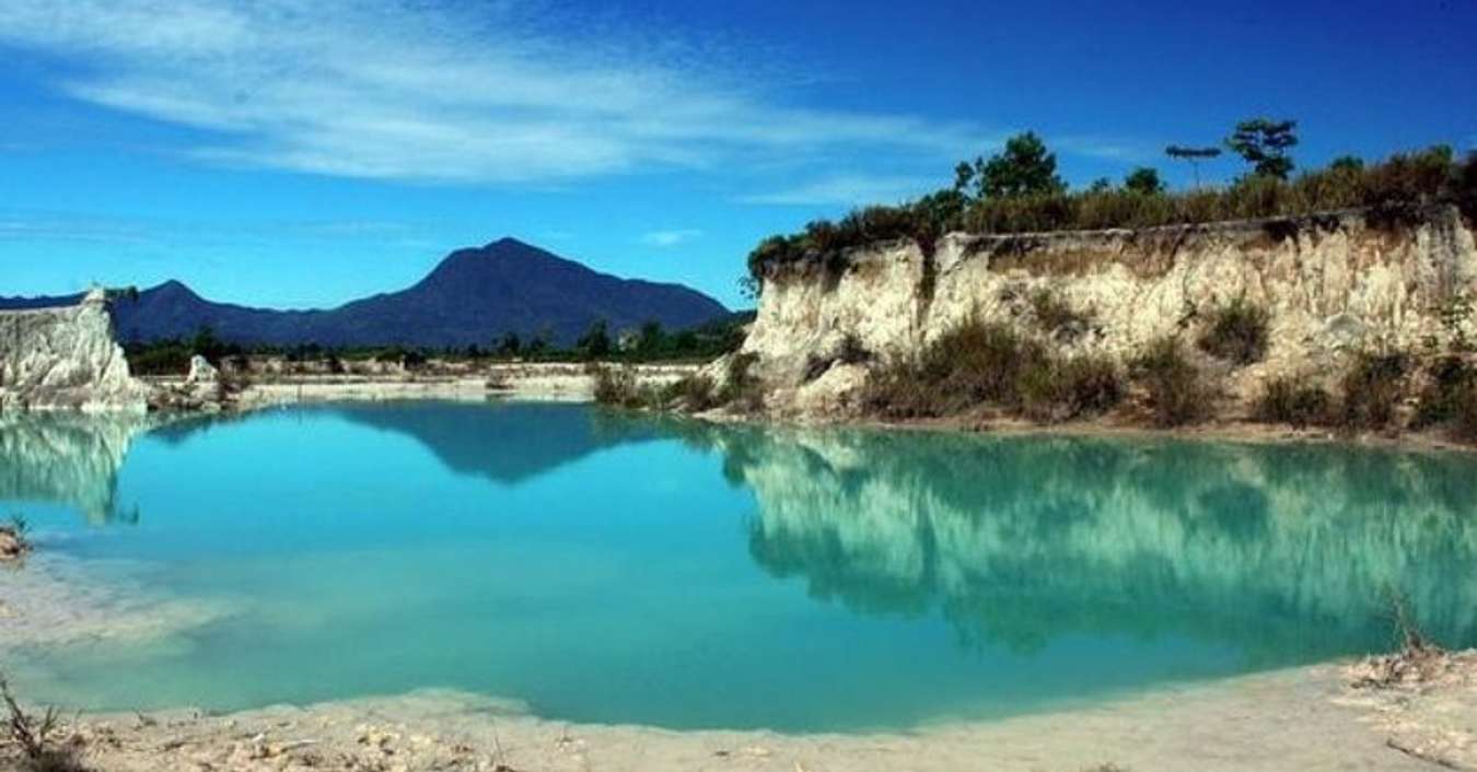 Danau Biru Singkawang - Destinasi wisata di Singkawang