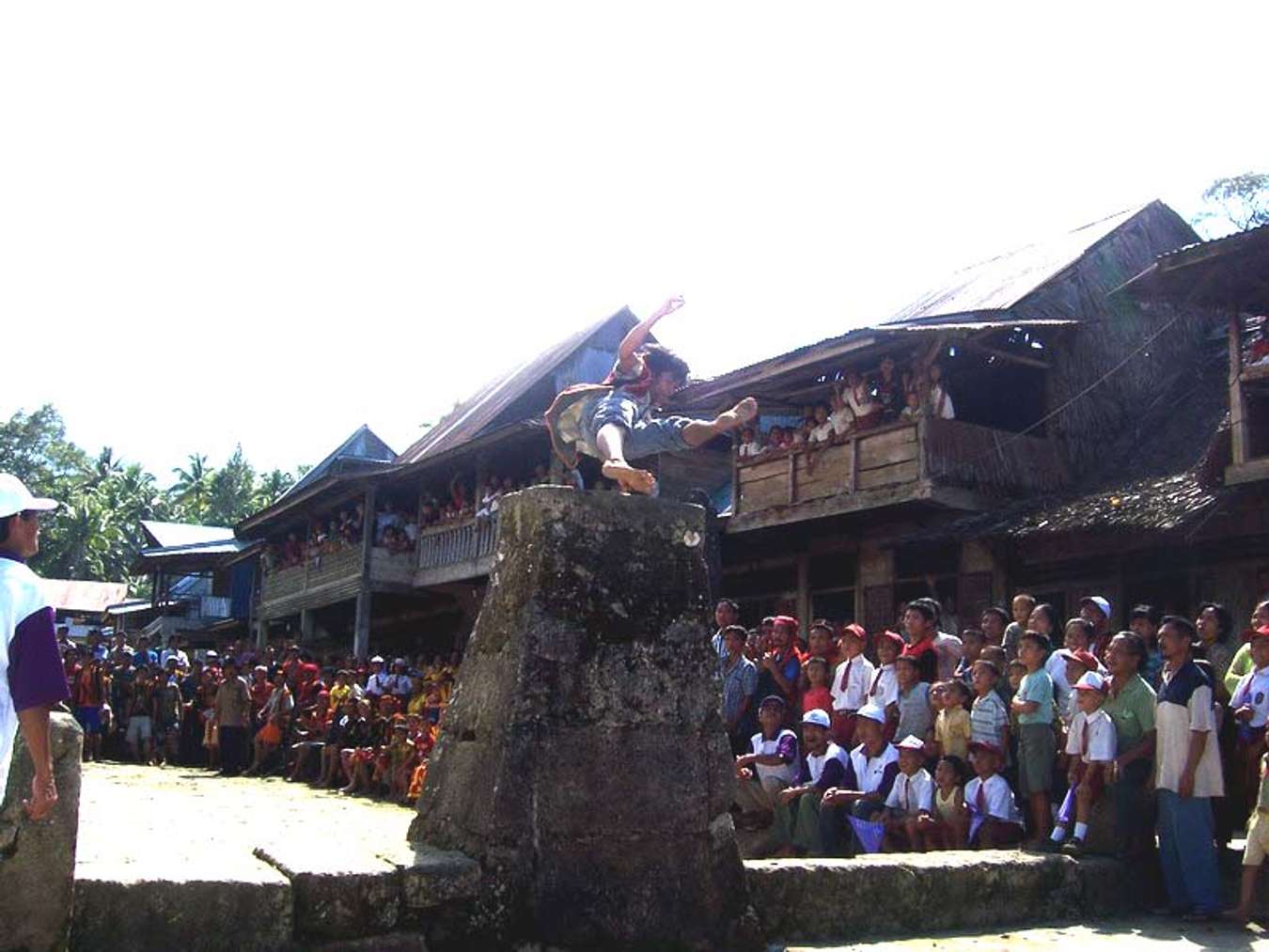 Festival Kebudayaan di Indonesia - Lompat Batu di Nias