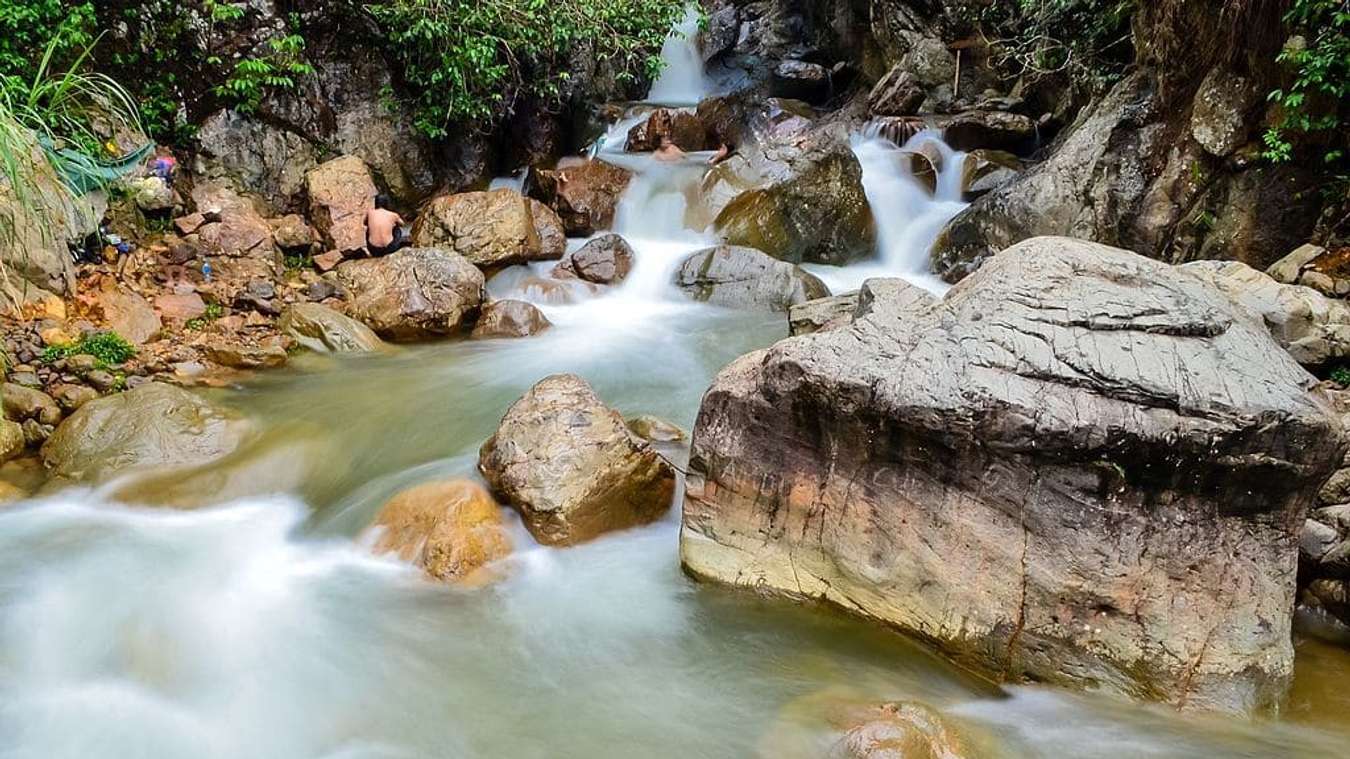 Wisata Air Terjun di Bogor - Curug Leuwi Hejo