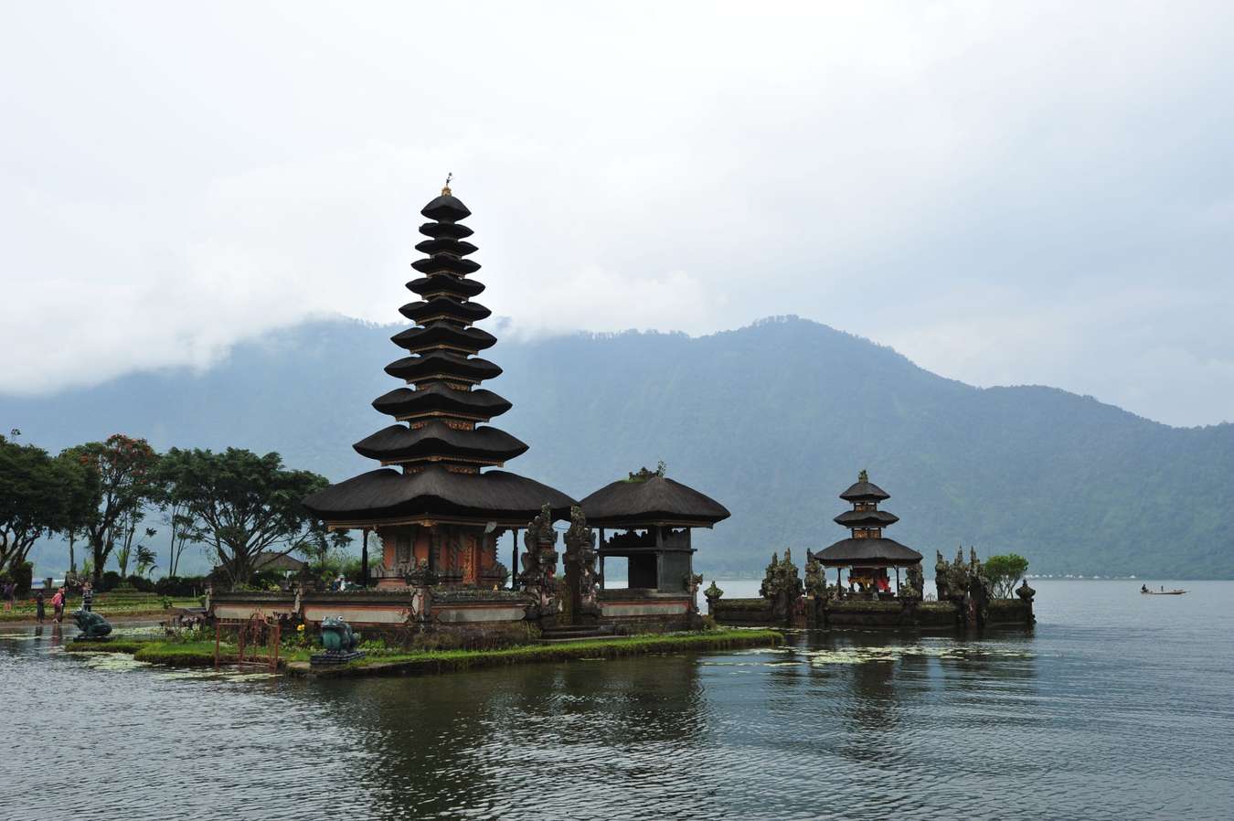 Pura Ulun Danu Tabanan | Destinasi wisata pura terindah di Bali
