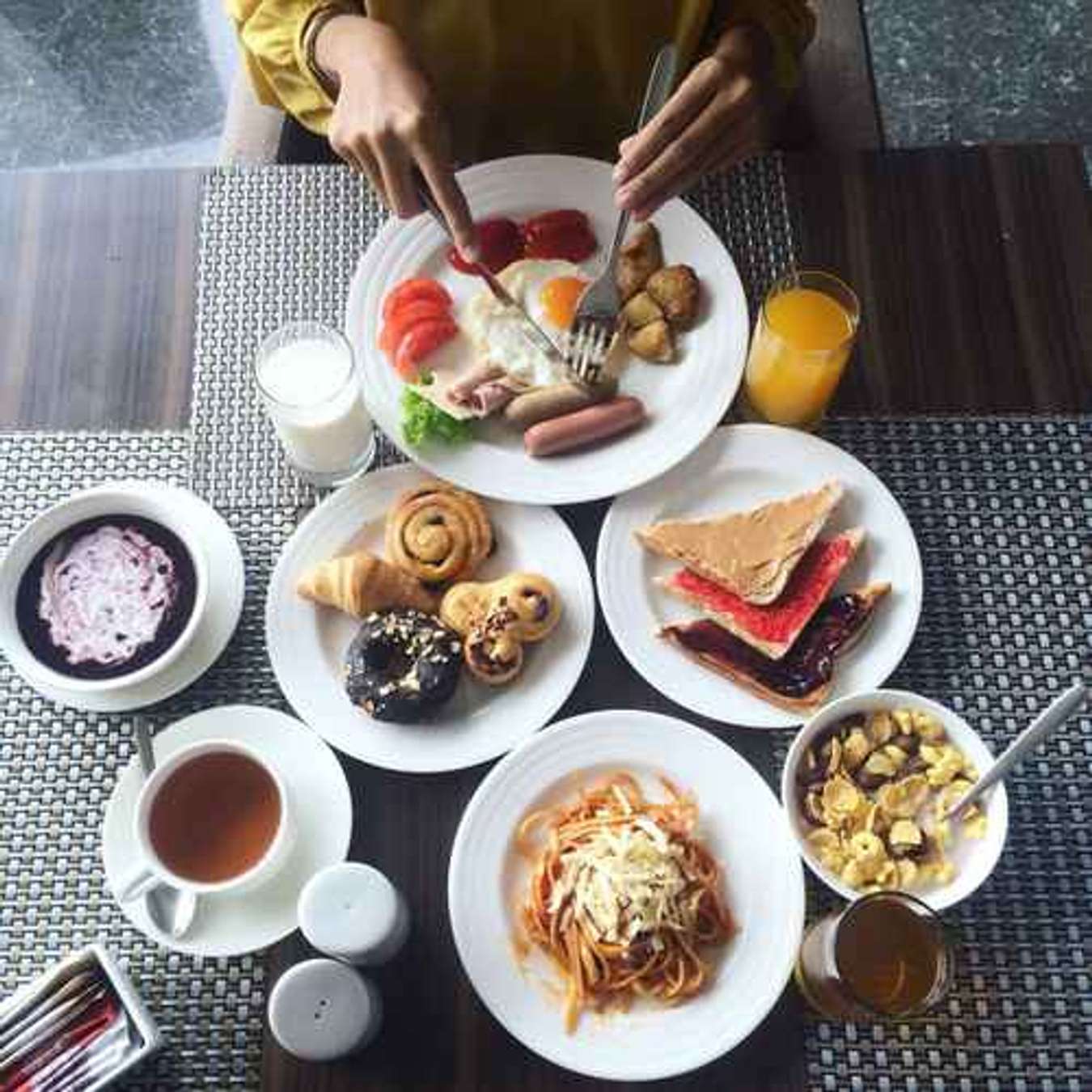 Sajian Makanan di Grand Tjokro Bandung