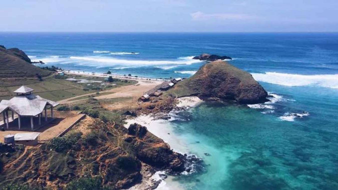 Pantai Seger - Destinasi Wisata Pantai di NTB