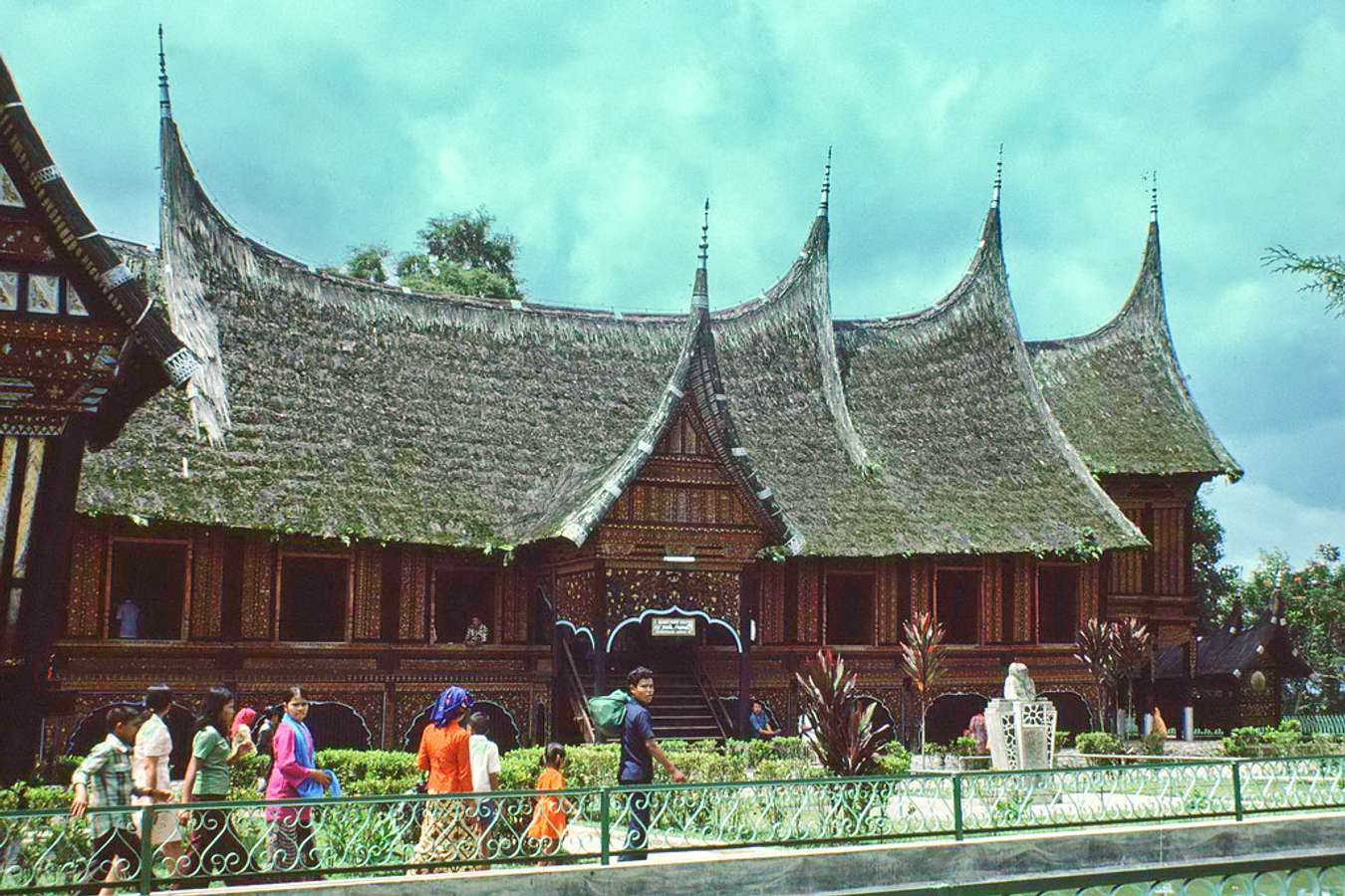 Destinasi wisata bukit tinggi - Museum Rumah Adat Baanjuang