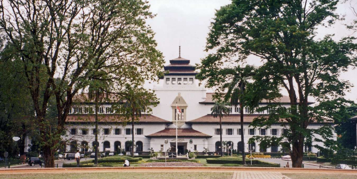 Gedung Sate - Destinasi wisata sejarah di Bandung