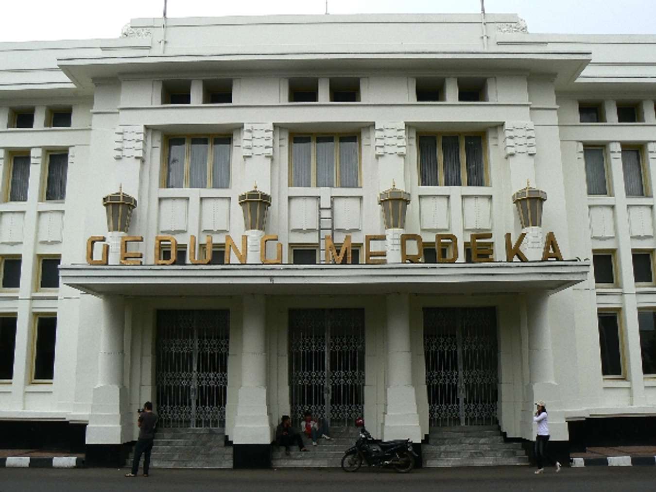 Destinasi tempat wisata sejarah di Bandung - Gedung Merdeka