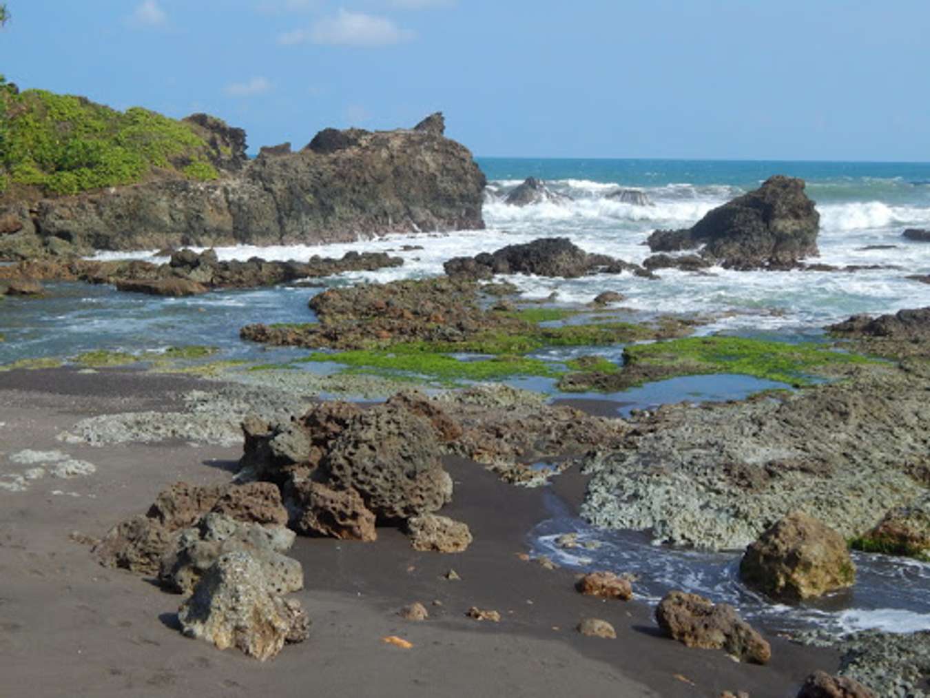 Pantai Karang Tawulan - Wisata di Tasikmalaya